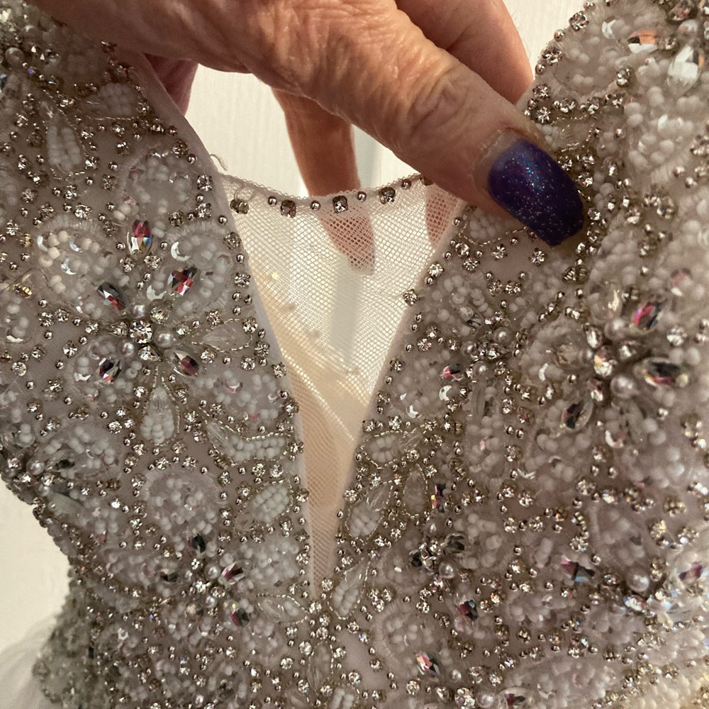 Sitters Midgley Haute Couture White Diamonds & a few pearls Wedding Dress size 6 - Picture 7 of 16